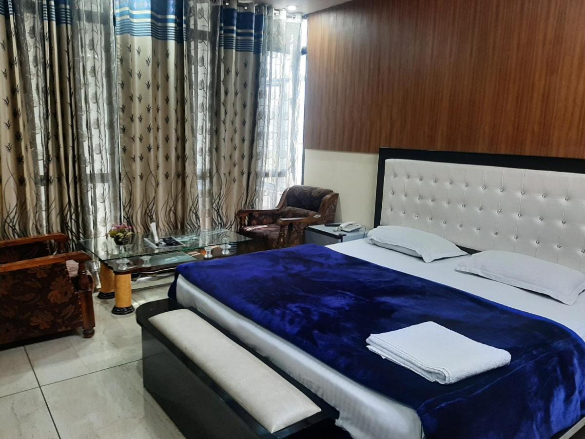 Hotel Platinum Plaza Rohtak Exterior foto