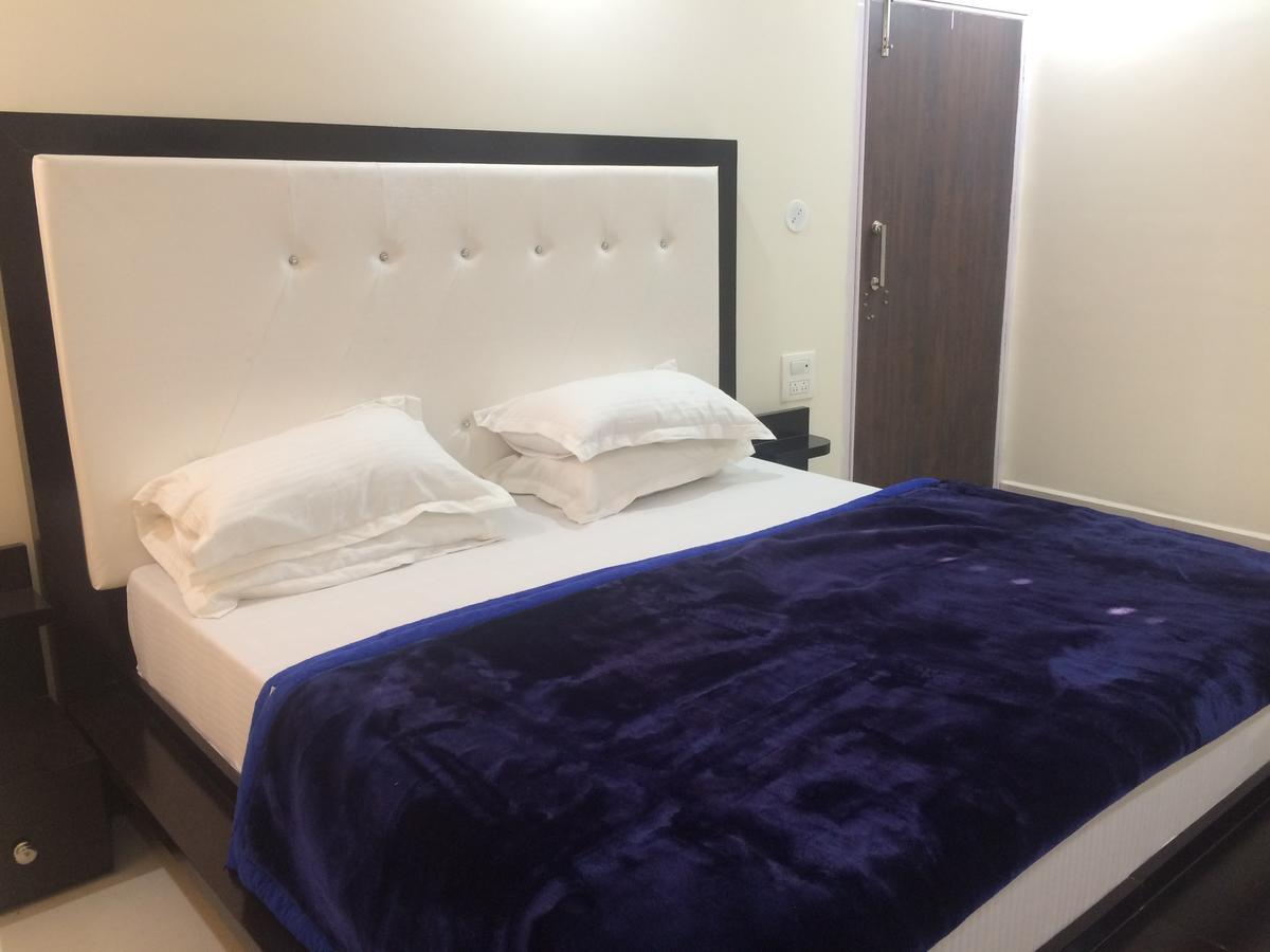 Hotel Platinum Plaza Rohtak Exterior foto