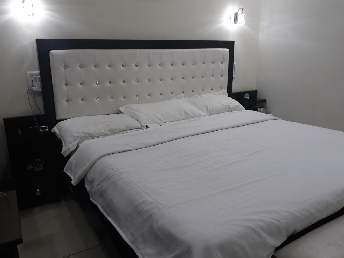 Hotel Platinum Plaza Rohtak Exterior foto